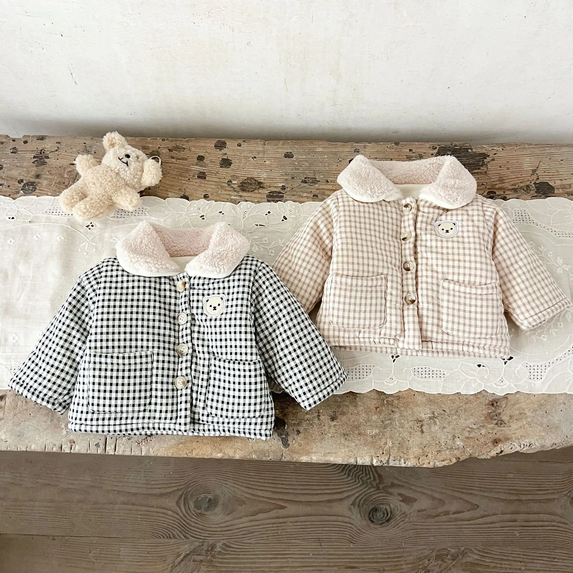 Baby Clothing Line - LILIGIRL เสื้อผ้าเด็กผู้หญิงฤดูหนาว เสื้อโค้ทลายสก็อต ผ้าฟลีซบุขนอุ่น ลายการ์ตูนหมีปัก เสื้อแจ็คเก็ตเด็กบุผ้าฝ้าย